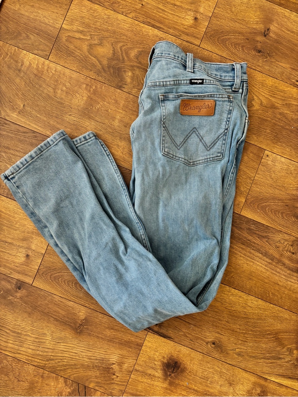 Wrangler Women's Light Wash Slim Straight Jeans